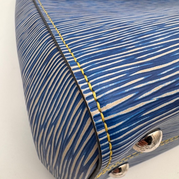 LOUIS VUIITTON Epi Leather Cluny - Picture 12 of 15